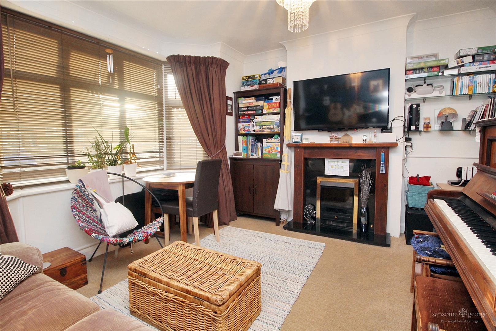 4 bed property in Drayton Road, Reading